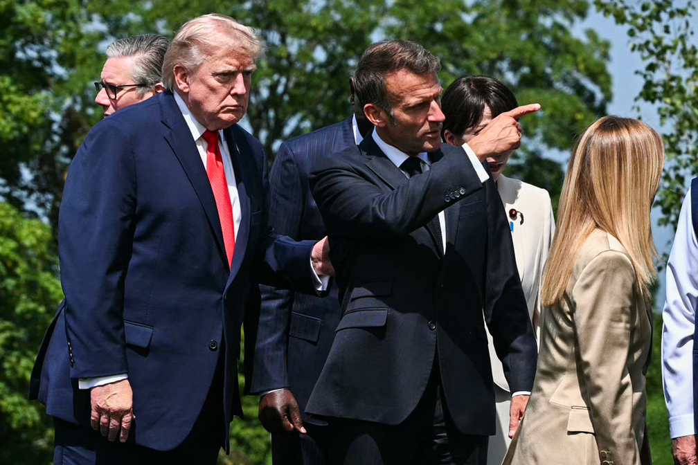 Trump e Macon na cúpula do G7 — Foto: Mandel Ngan / AFP