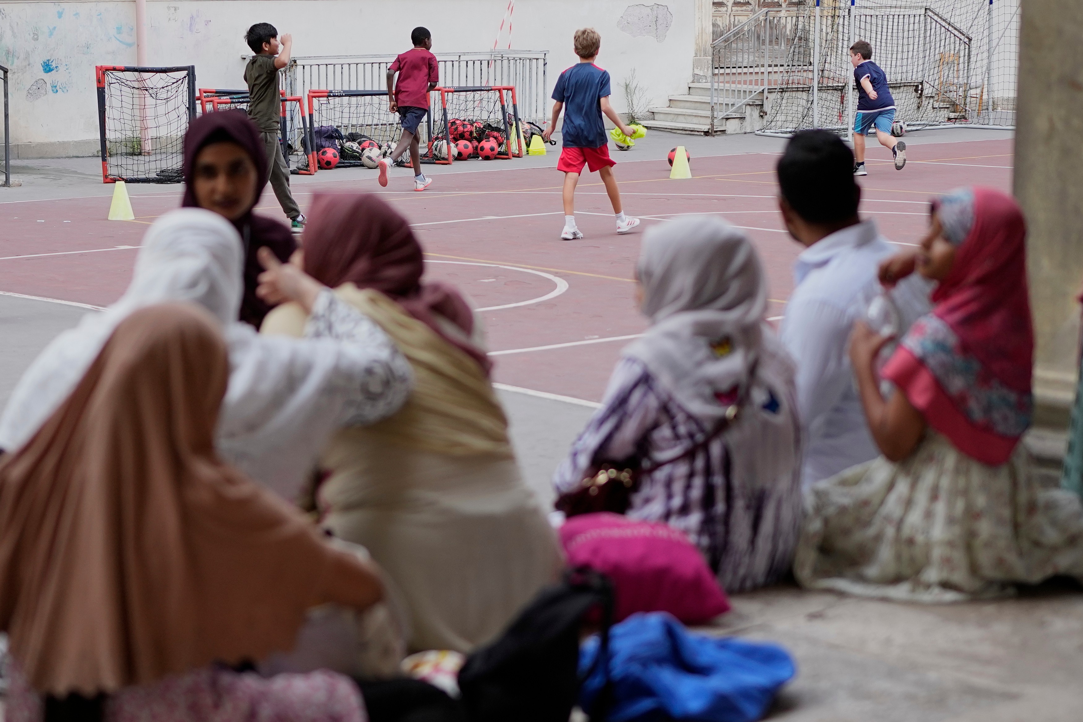 Itália limita a 30% número de alunos sem fluência em italiano por sala e proíbe burcas em escolas