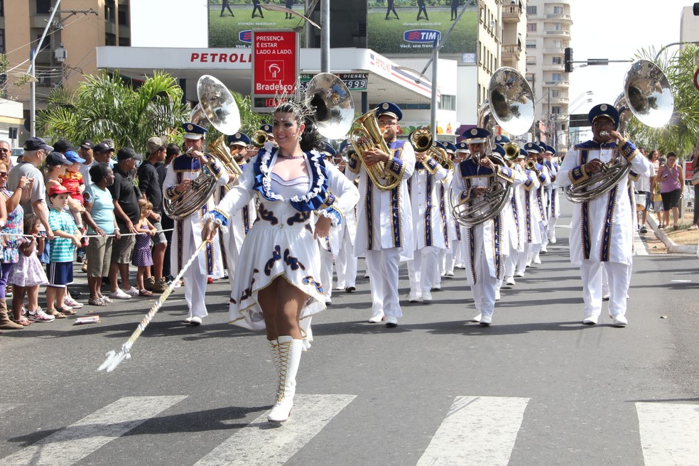 6 de 6
Escolas, entidades e for&ccedil;as de seguran&ccedil;a participaram do ato simb&oacute;lico que abre a programa&ccedil;&atilde;o de comemora&ccedil;&otilde;es da cidade &mdash; Foto: Prefeitura de Mar&iacute;lia/Divulga&ccedil;&atilde;o