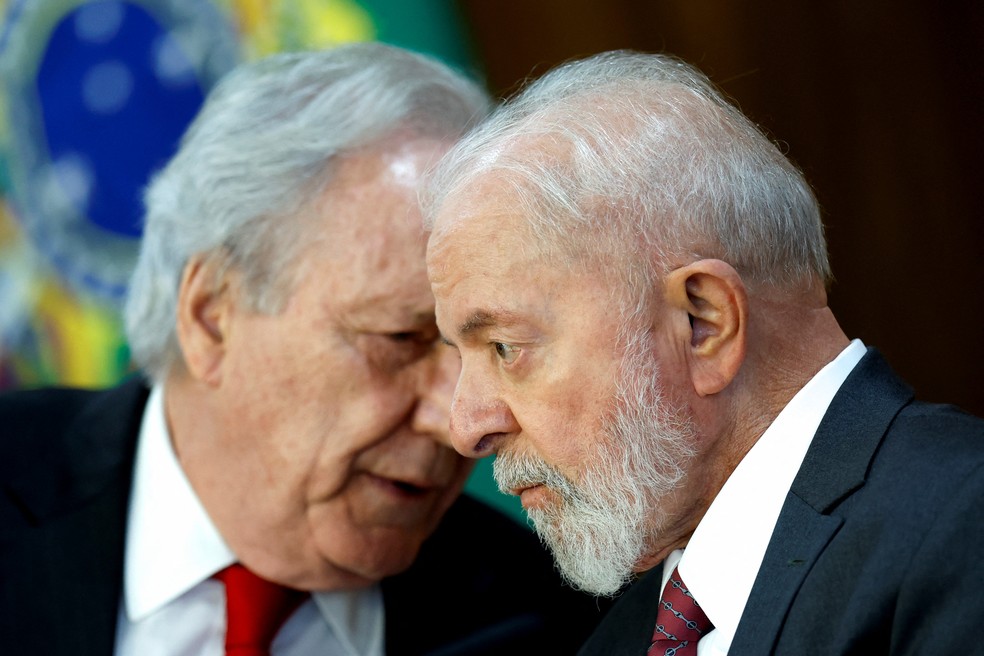 Lula (à dir.) e Ricardo Lewandowski (à esq.), ministro da Justiça e Segurança Pública — Foto: Adriano Machado