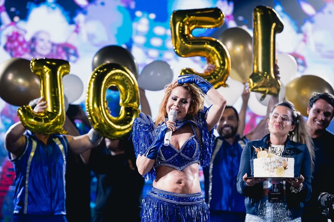 Joelma recebe homenagem e celebra aniversário durante São João na Bahia