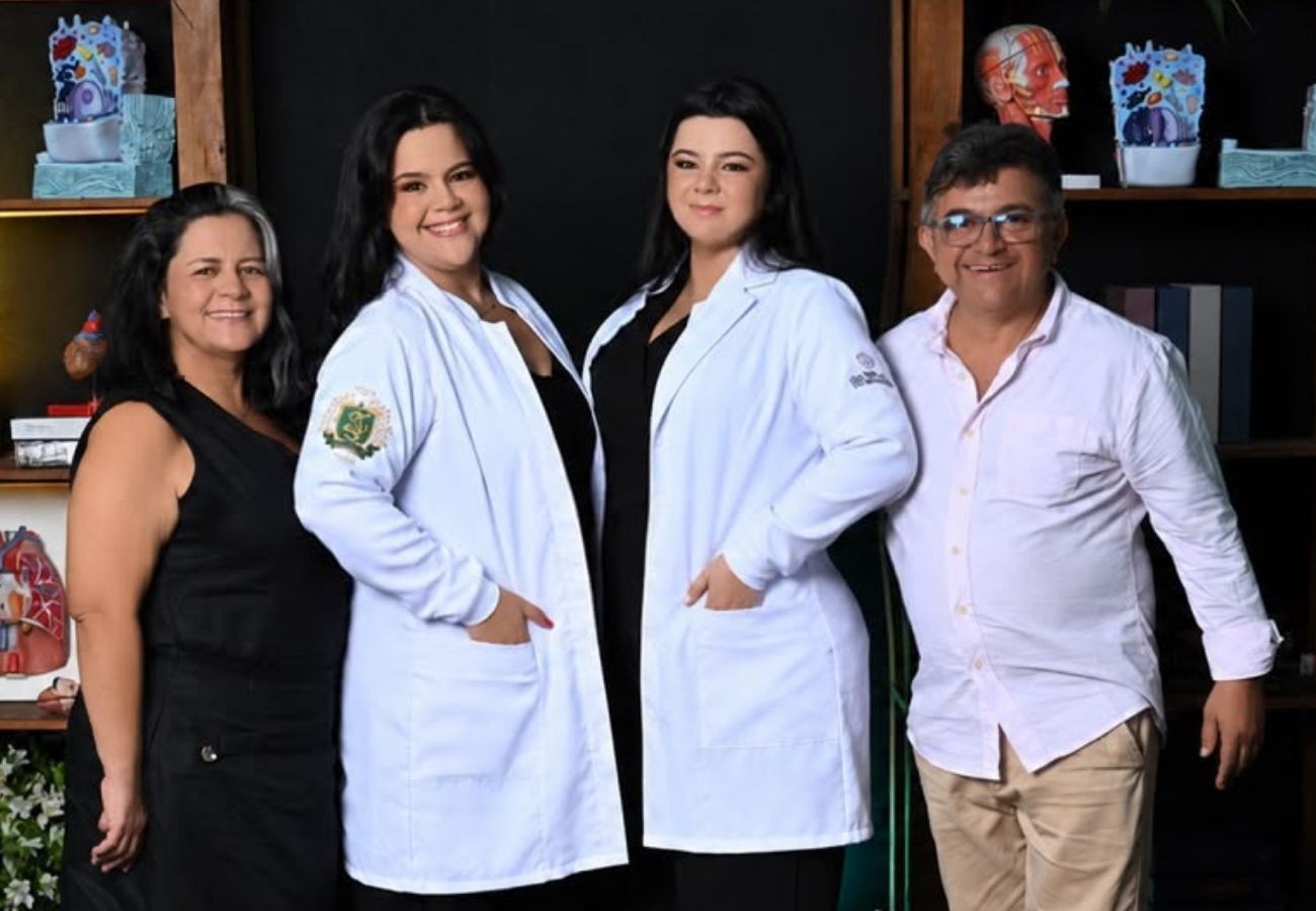 Filhas de feirante que vende pastel para pagar medicina planejam futuro
