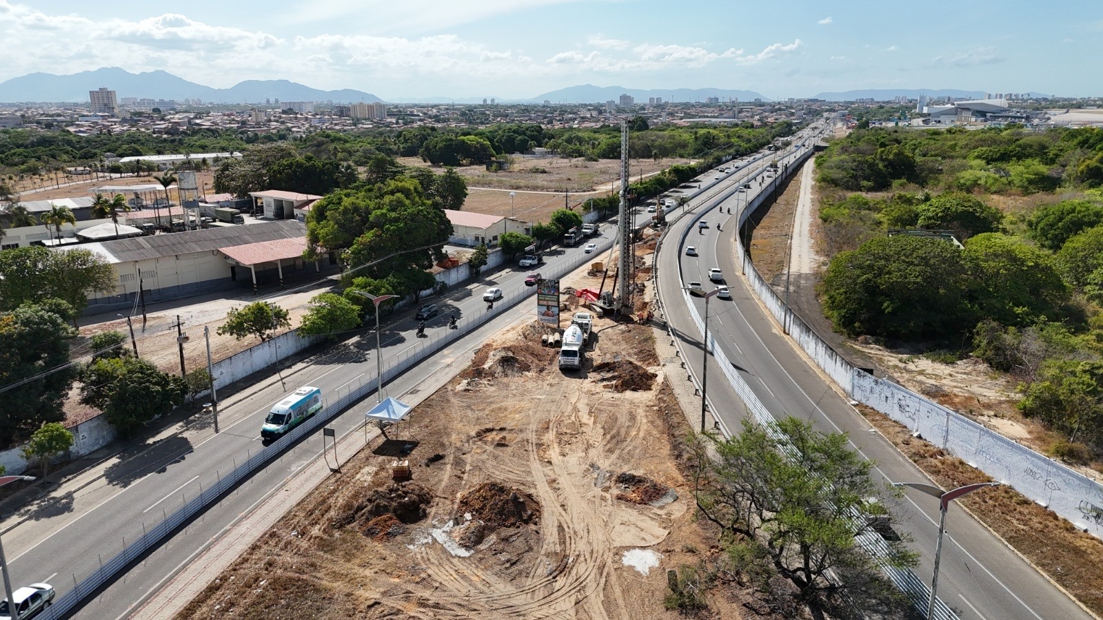 Interdição no cruzamento da Alberto Craveiro altera trânsito em Fortaleza nesta terça​‌​