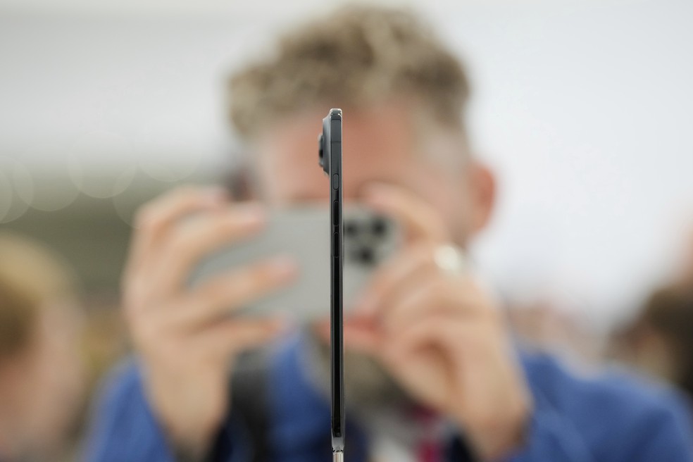 Apple lança o inédito iPhone Air, o modelo mais fino da linha — Foto: Godofredo A. Vásquez/AP