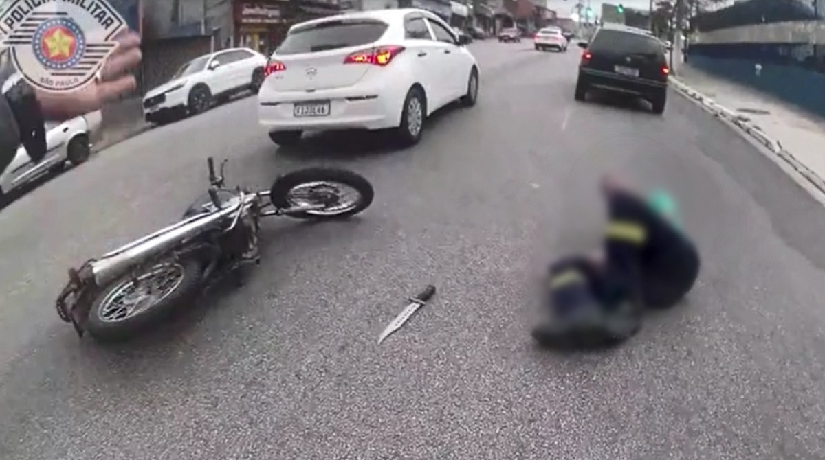 VÍDEO: PM mata homem envolvido em briga de trânsito com 7 tiros e depois reza para ele não morrer