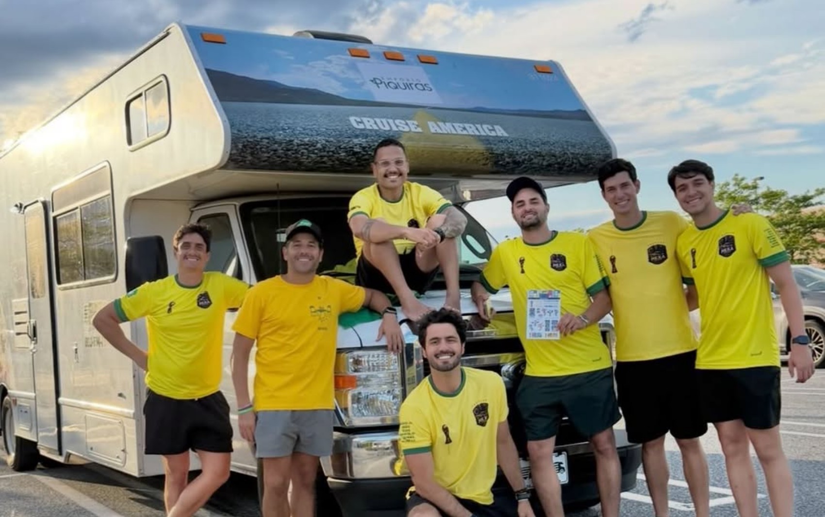 Goianos acompanham a seleção brasileira em motorhome na Copa do Mundo: 'É um sonho que a gente tá vivendo'