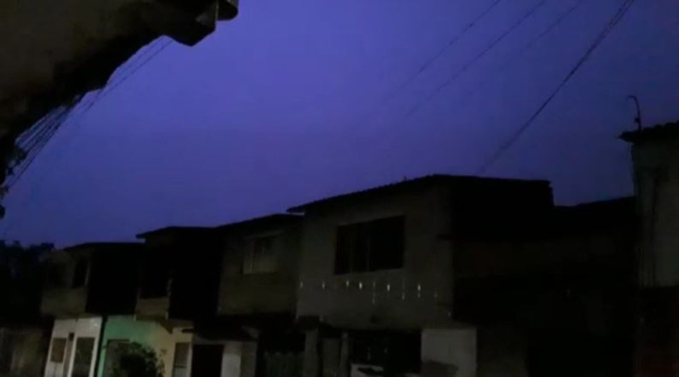 Relâmpago ilumina o céu durante temporal em Fortaleza na madrugada desta segunda-feira (26). — Foto: Reprodução