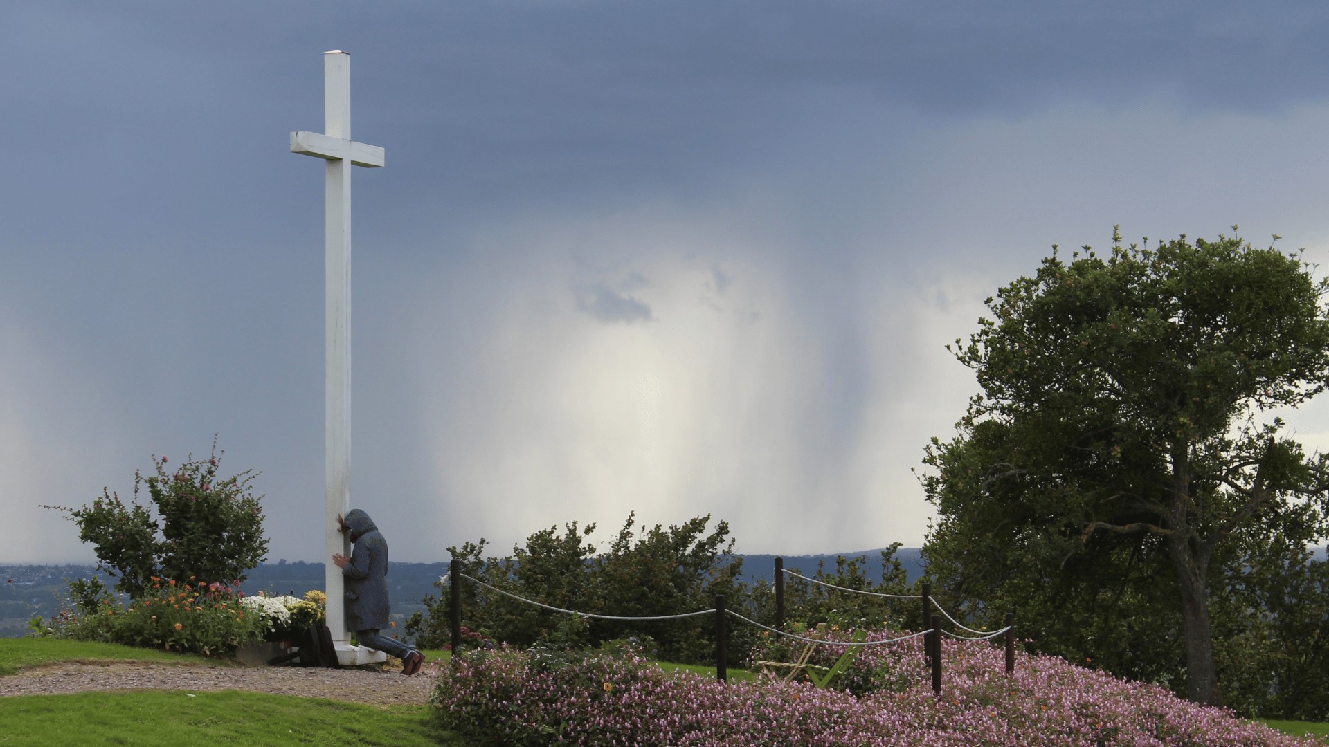 Volta de Jesus? Vaticano nega que Cristo apareceu mais de 40 vezes em uma colina na França