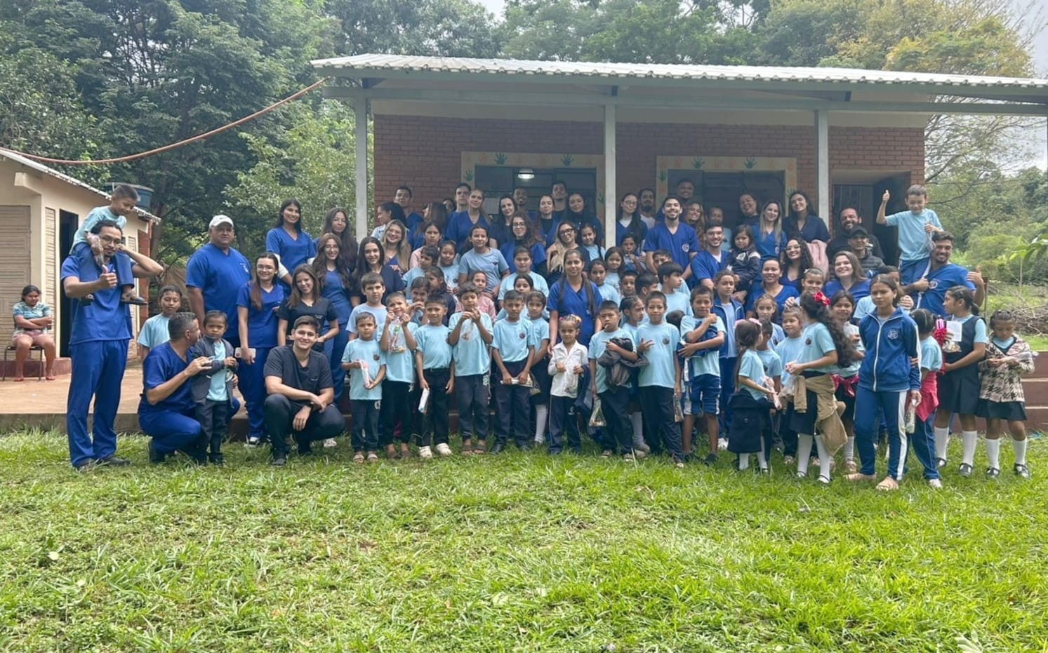 UCP-Interamericana levam projeto social a escola rural de Pedro Juan Caballero