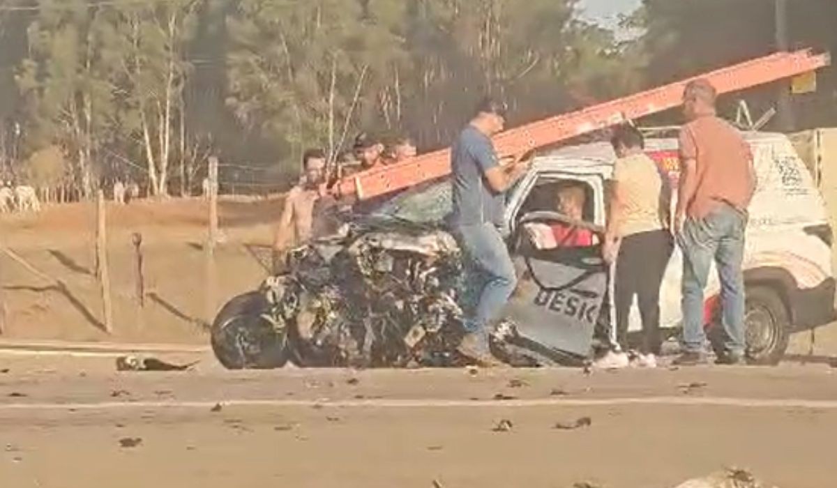 Batida entre carro e carreta deixa vítima em estado grave em rodovia de Monte Mor
