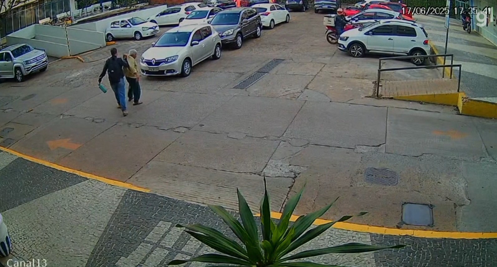 Polícia indicia, por maus-tratos, filho que arrastou idoso pela roupa em área pública do DF; veja vídeo