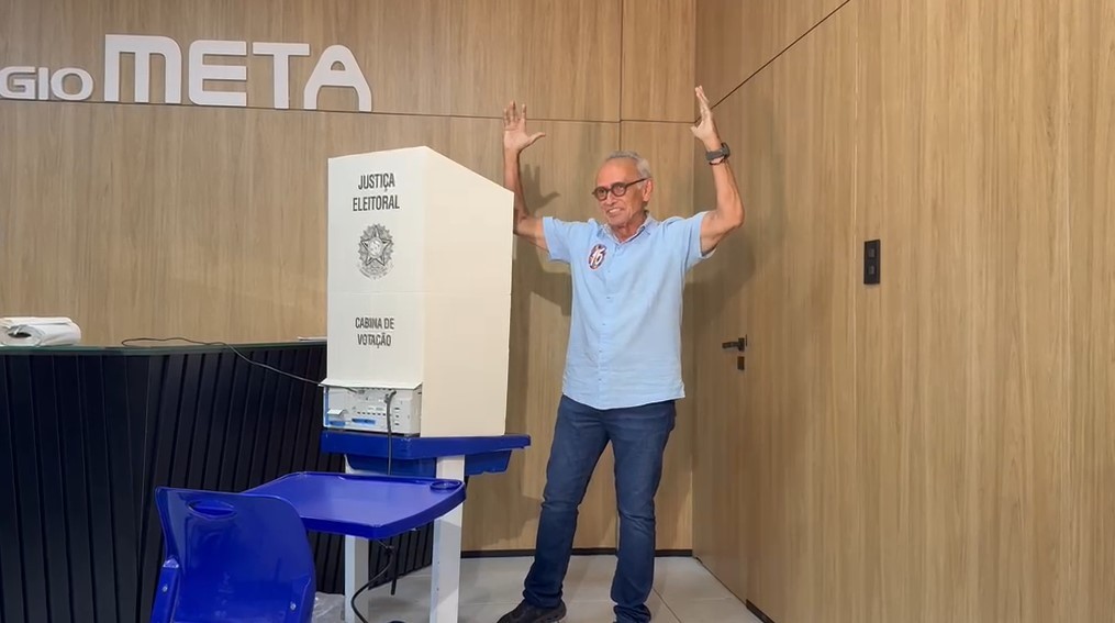 Cícero Lucena (MDB) vota em João Pessoa, PB