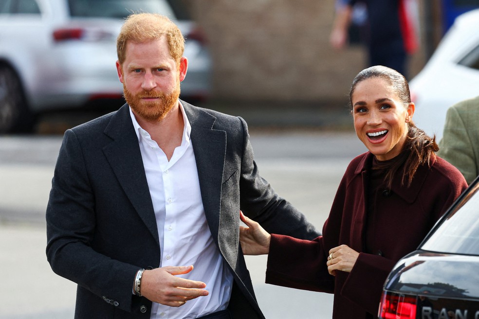 Príncipe Harry e Meghan Markle fazem primeira aparição pública após retornarem ao Reino Unido em Nottingham em 15 de outubro de 2026. — Foto: REUTERS/Hannah McKay