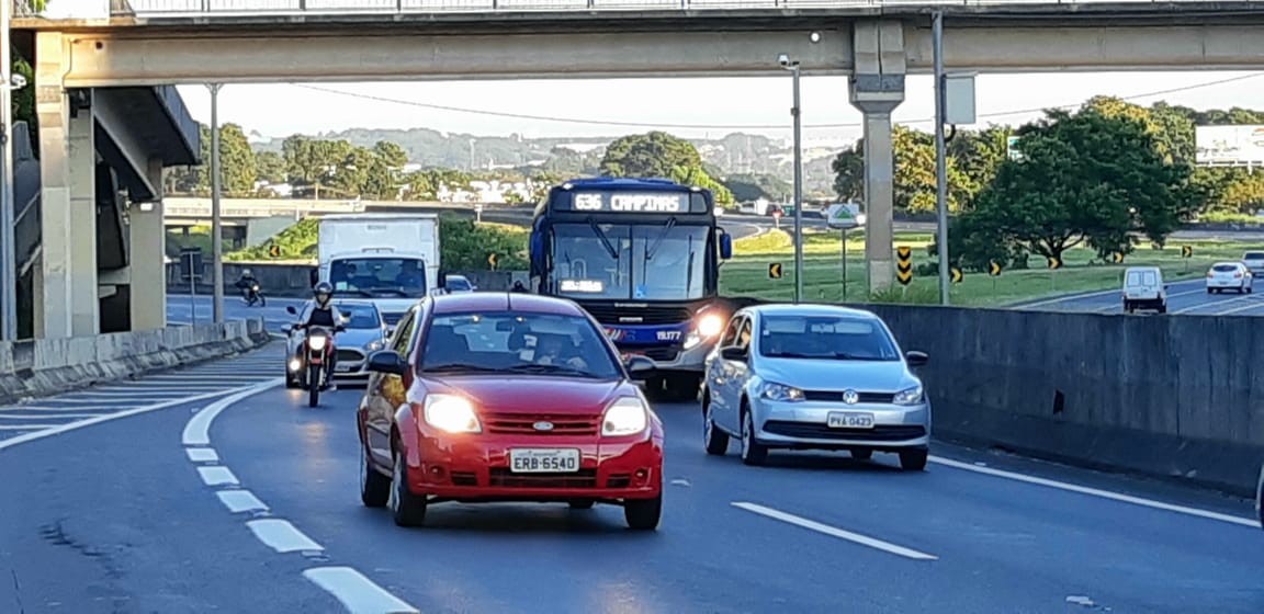 Ponte danificada pelas chuvas provoca interdição de faixa da Rodovia Lix da Cunha, em Campinas