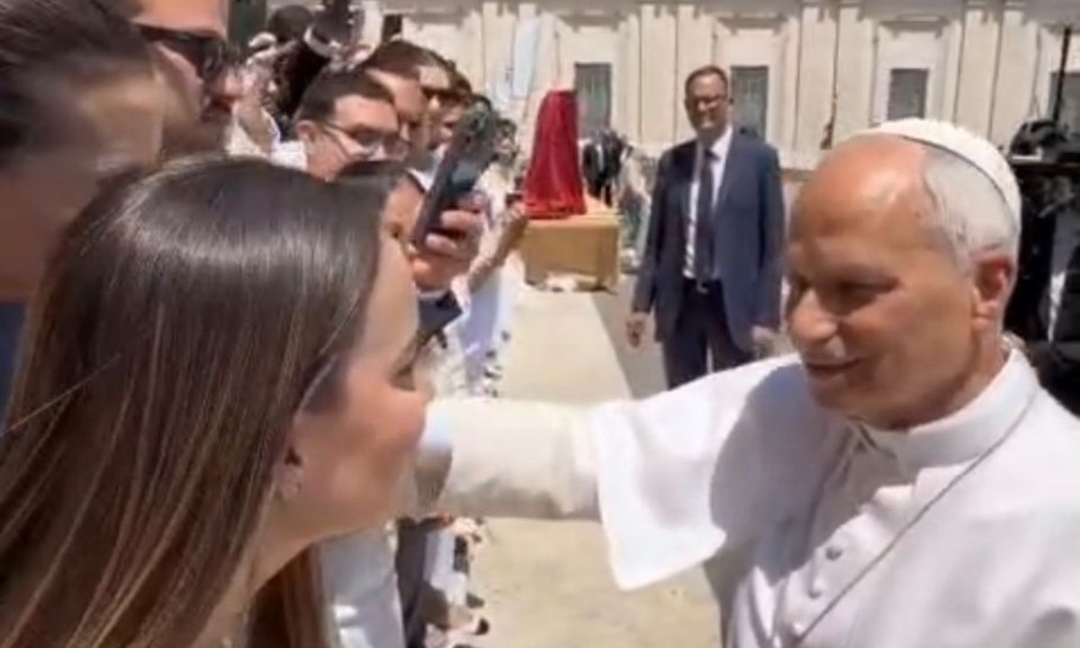 Casal amazonense recebe bênção e conselho do papa durante visita ao Vaticano; VÍDEO