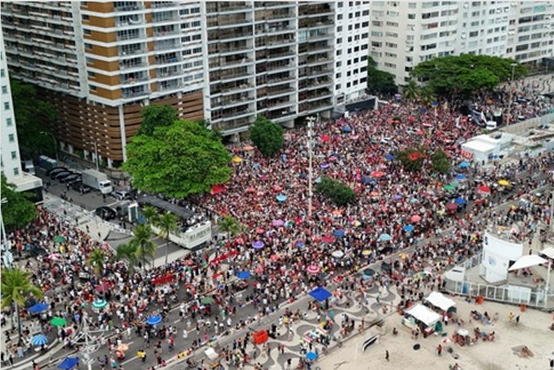 No ápice, ato contra PL da Dosimetria em Copacabana teve 18,9 mil pessoas pessoas, diz levantamento de pesquisadores da USP