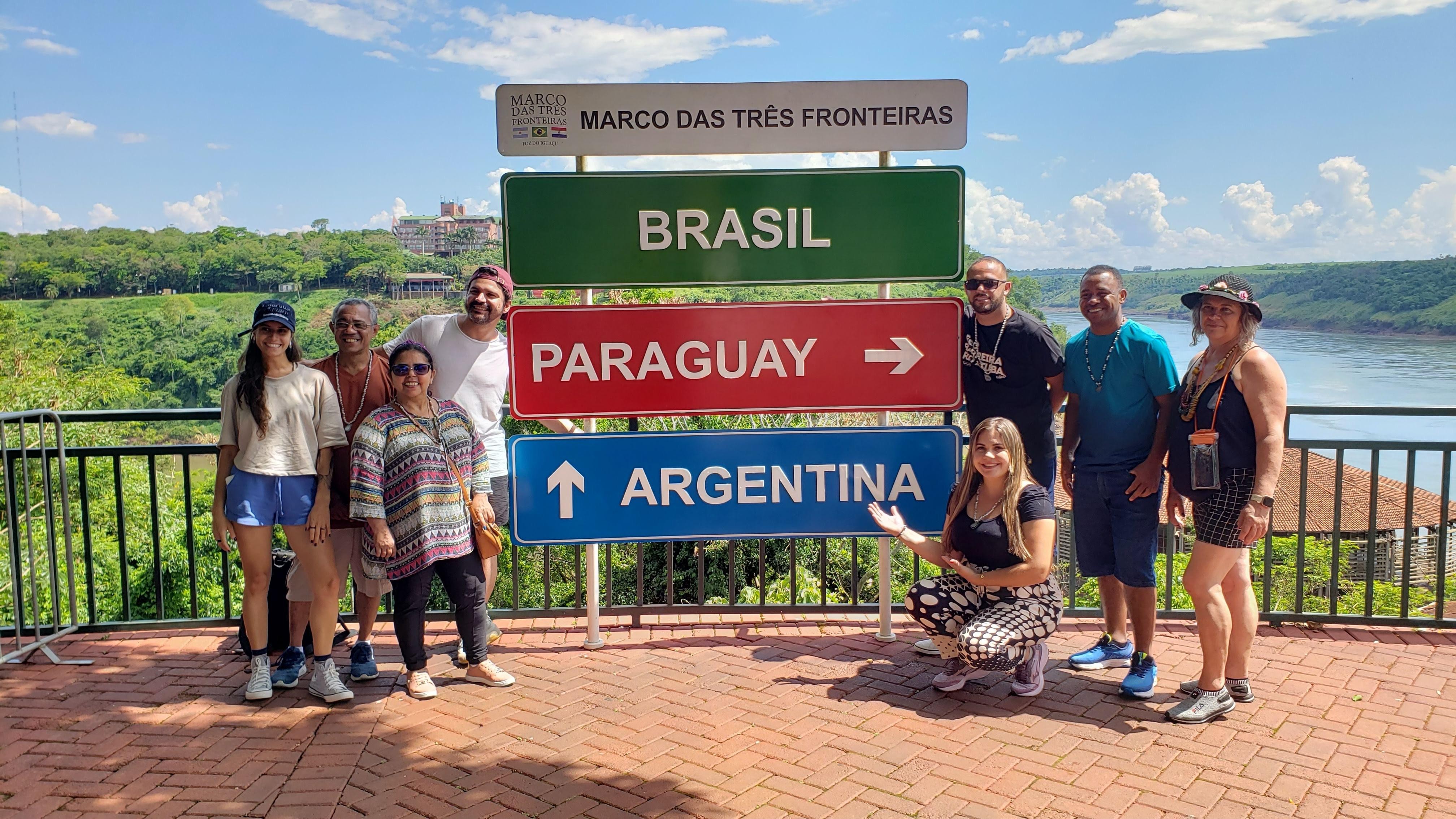 Voluntários de projetos sociais conhecem atrativos de Foz do Iguaçu