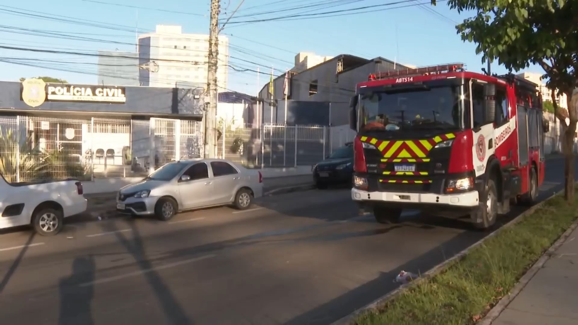 Algema trava e bombeiros são chamados para retirar preso à barra de ferro em delegacia no ES