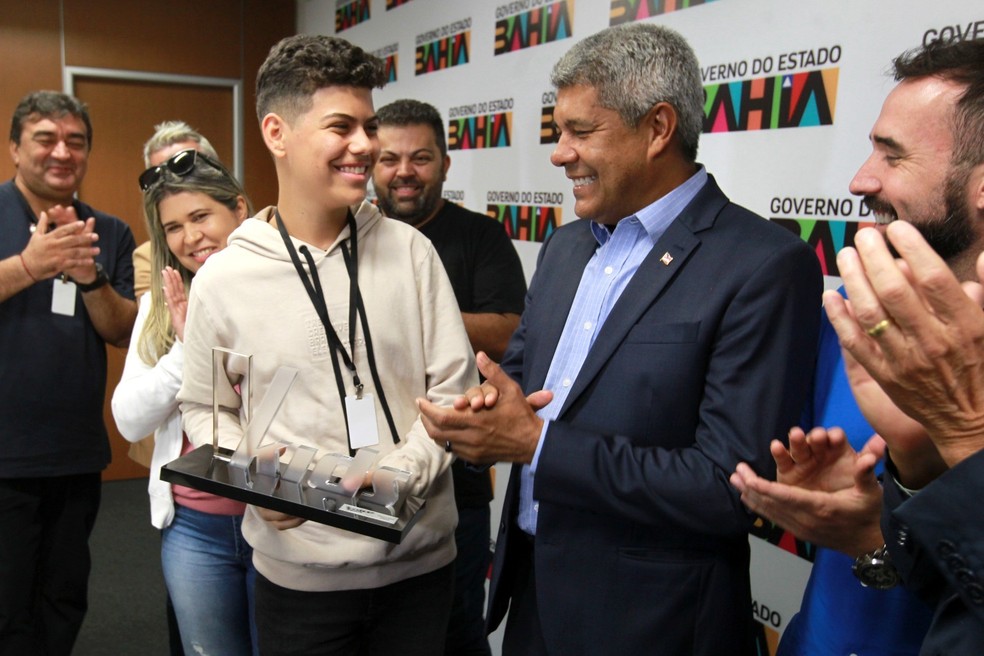 Vencedor do The Voice Brasil Kids é recebido pelo governador da Bahia — Foto: Joá Souza/GOVBA