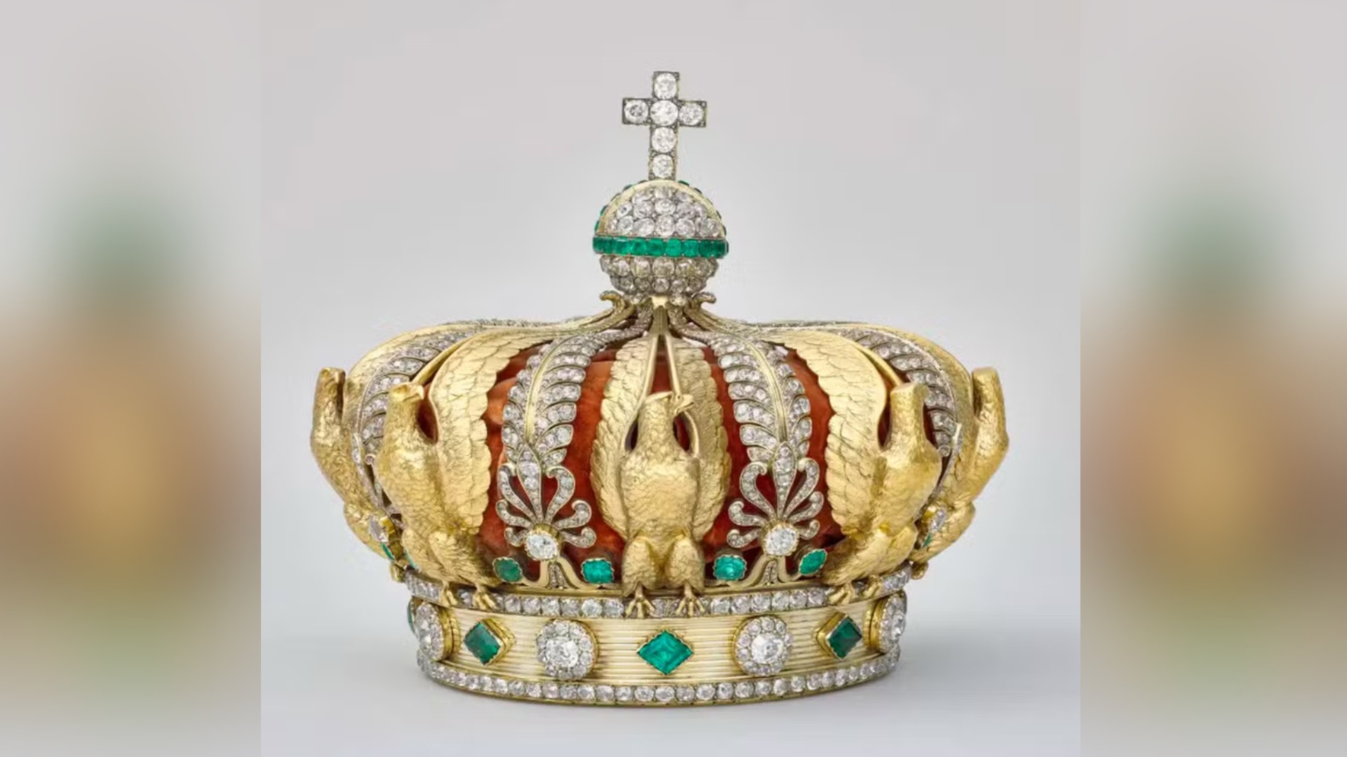 
Roubo no Louvre foi realizado por 'amadores', diz promotoria de Paris
