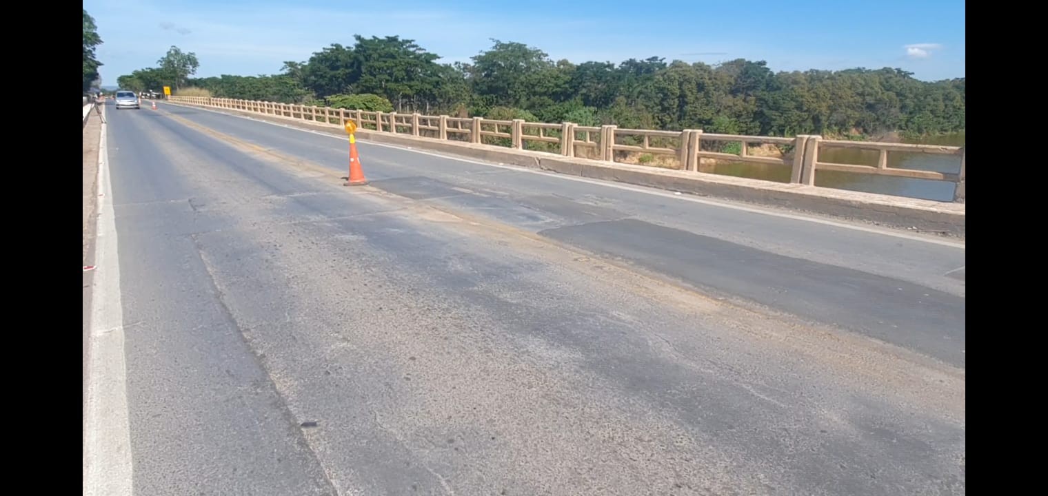 Ponte da BR-365 tem novo limite de peso a partir deste sábado (1)