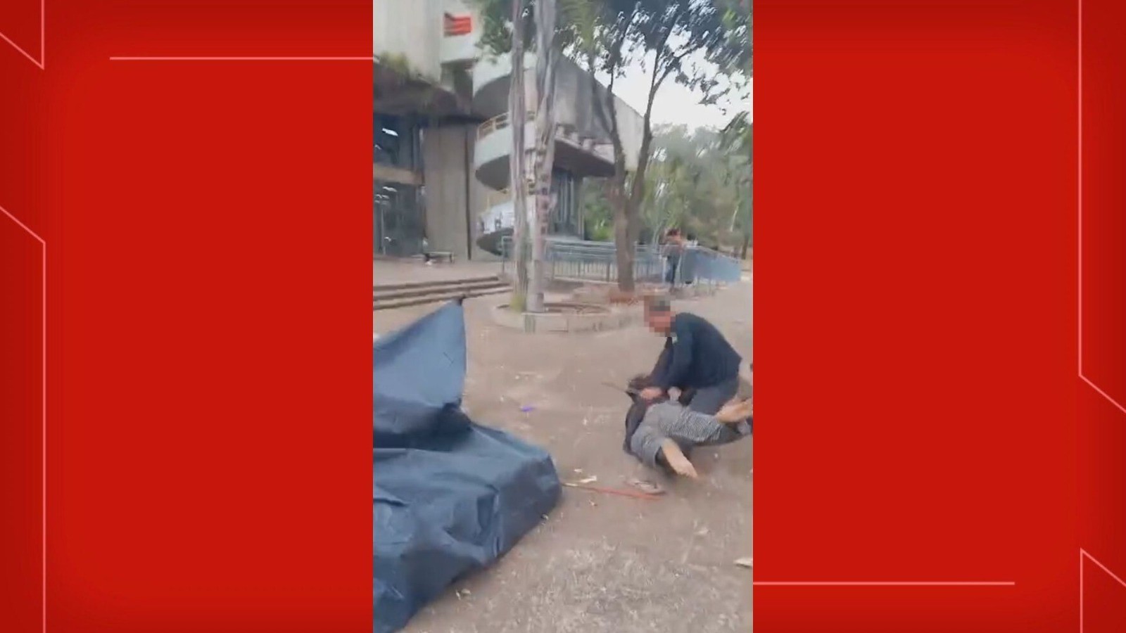 VÍDEO: mulher em situação de rua é agredida por vigilante na UnB