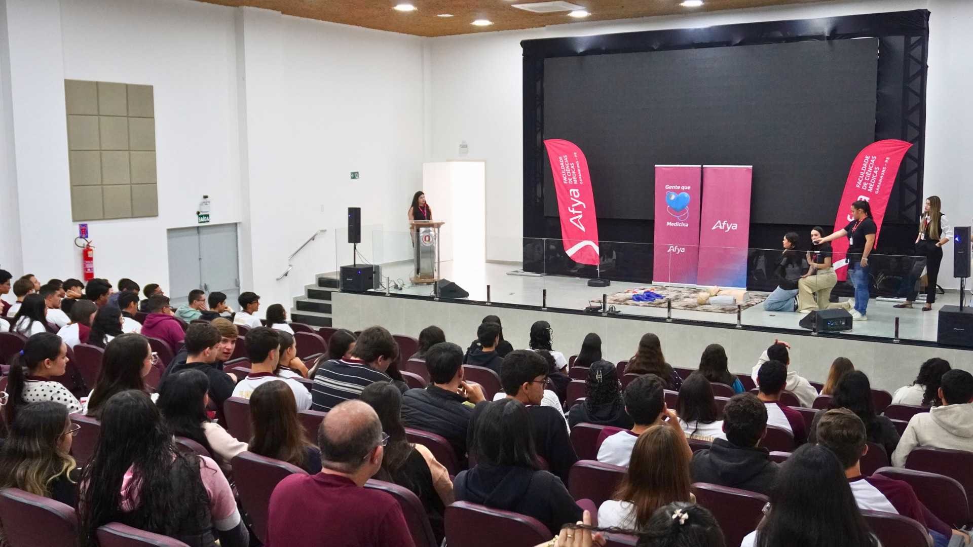 Projeto capacita estudantes do Ensino Médio em primeiros socorros