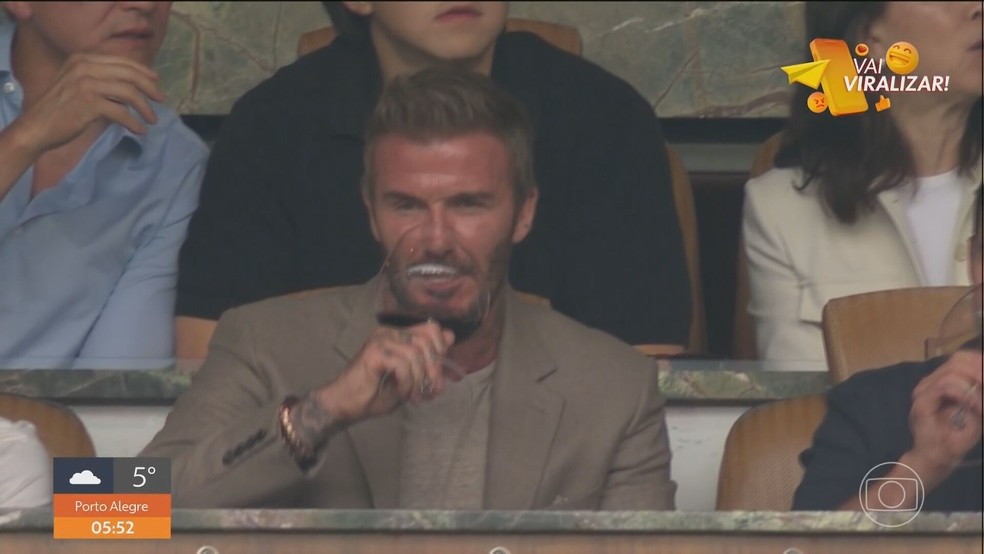 Ex-jogador inglês David Beckham, um dos maiores ícones do futebol mundial, apareceu demonstrando apoio à Seleção Brasileira — Foto: Reprodução/TV Globo