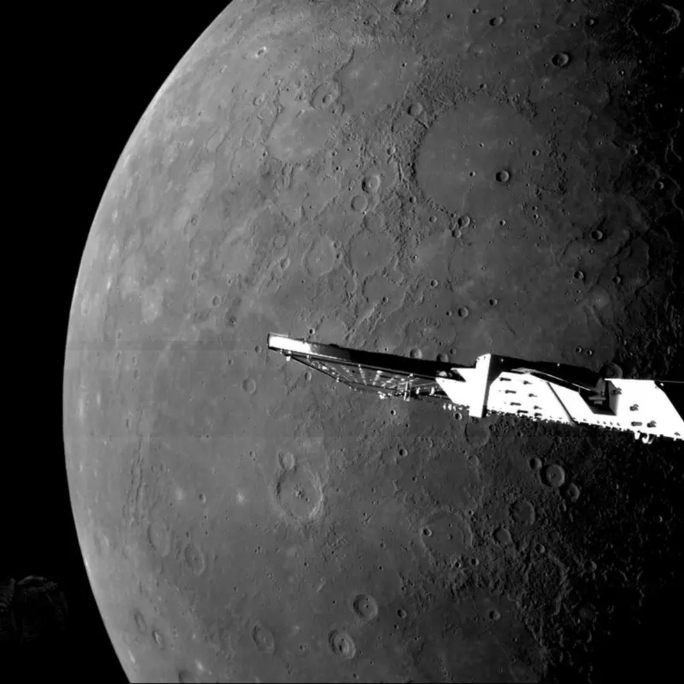 A missão BepiColombo já vem enviando imagens da superfície de Mercúrio, após um breve sobrevoo realizado no início de 2025 — Foto: ESA/ BepiColombo/ MTM
