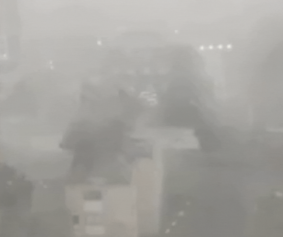 VÍDEO: Temporal com ventos de 60 km/h arranca telhado de prédio e derruba árvores em Lages 