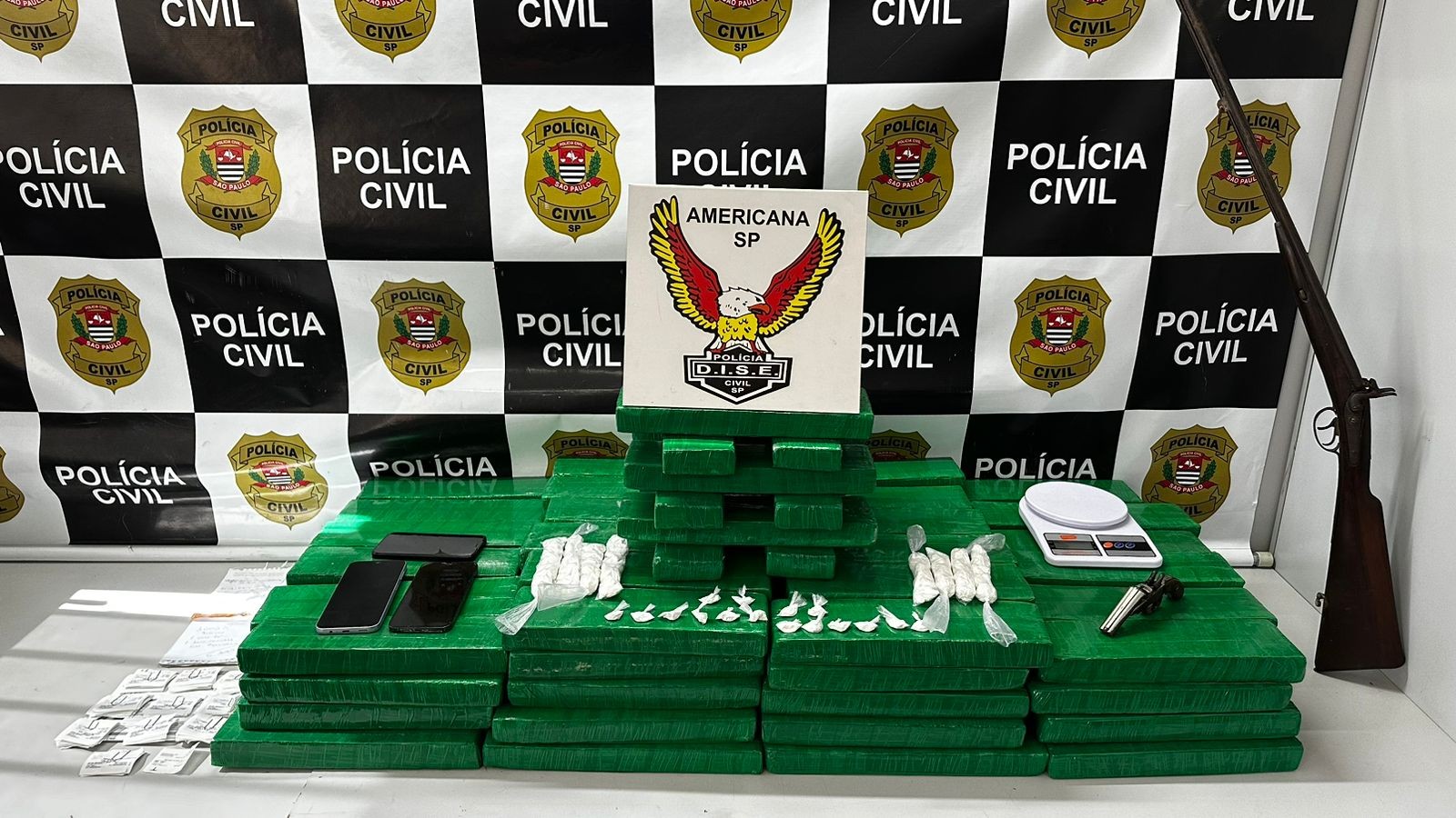 Polícia prende 3 em fragrante em operação contra tráfico e apreende 120 kg de maconha, cocaína, armas e carros em Santa Bárbara