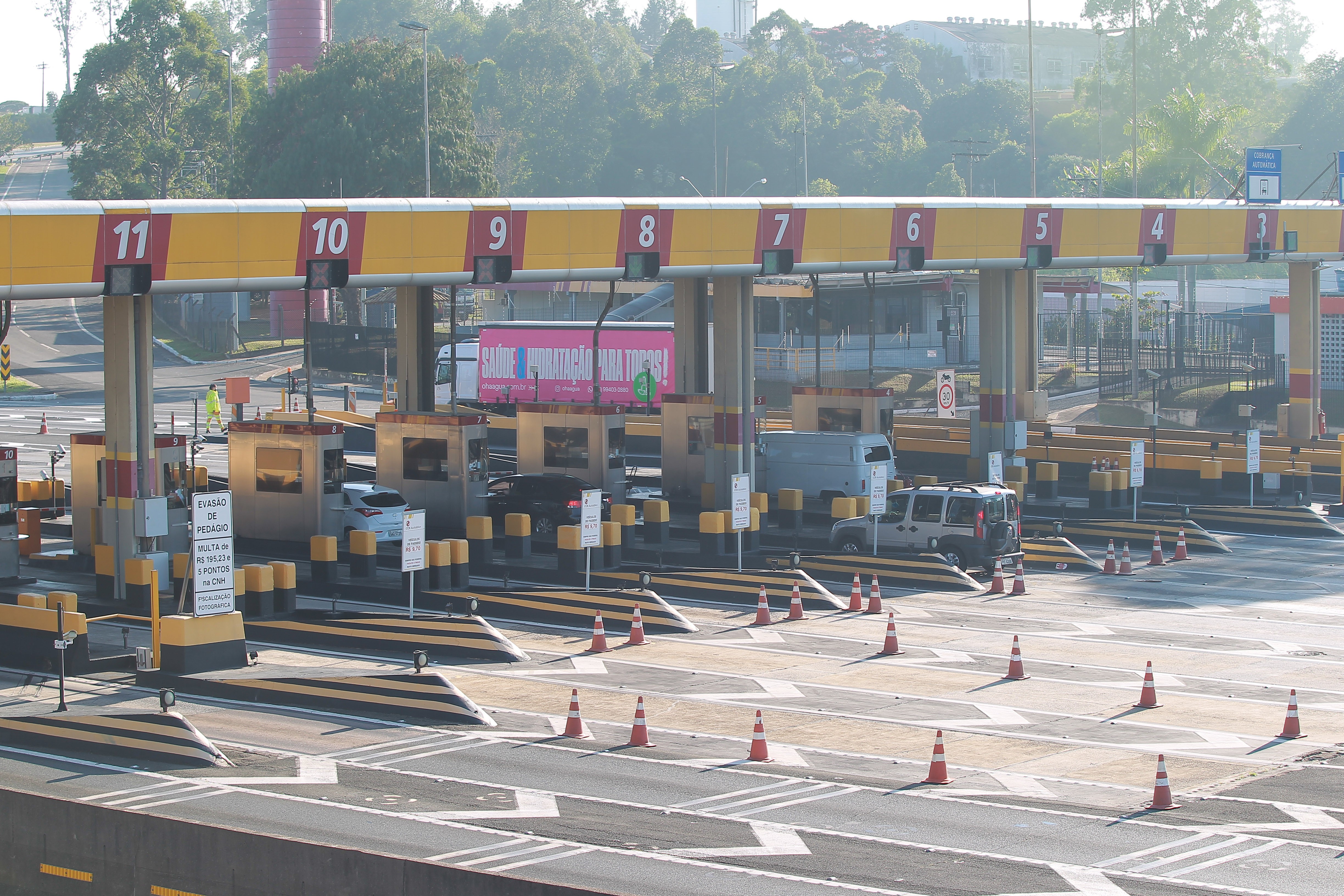 Roubo em pedágio: Dupla é presa pela PM e menino de 13 anos diz ter sido obrigado a participar de crime na Anhanguera