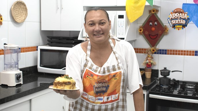 Concurso de culinária junina: aprenda a fazer um cuscuz de macaxeira com queijo coalho e carne de sol