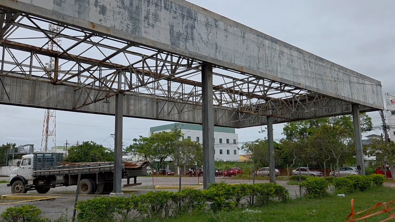 A reforma emergencial do telhado da Rodoviária Roberto Silveira em Campos muda o cronograma de obras