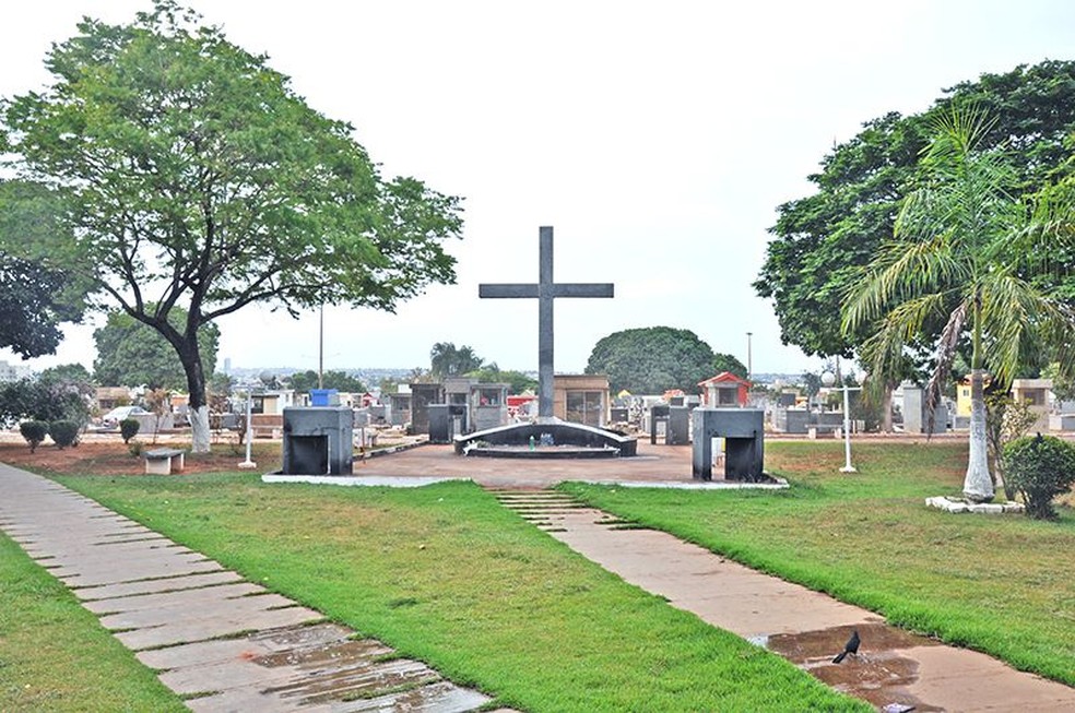 Mãe fica trancada em cemitério após perder horário de saída em MT — Foto: Reprodução