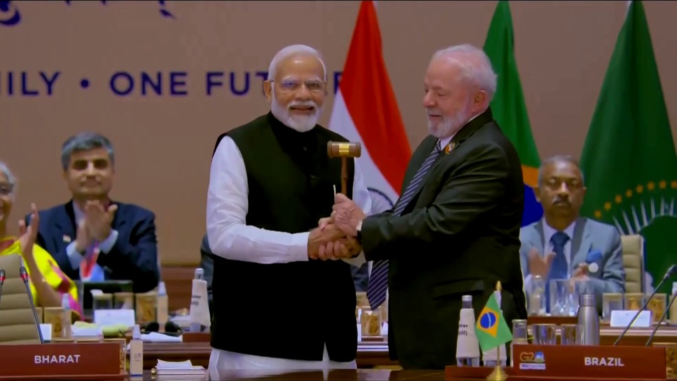 O primeiro-ministro da Índia, Narendra Modi, e Lula durante o encerramento da Cúpula do G20 — Foto: Reuters
