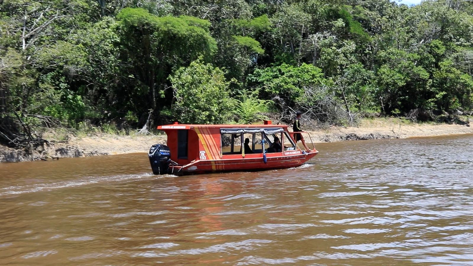 Mochila e documentos de desaparecido são encontrados a 70 km do local de naufrágio no AM