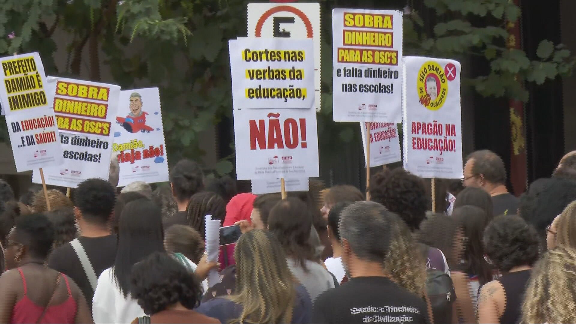 Professores da rede municipal de BH decidem manter greve; paralisação dura 18 dias