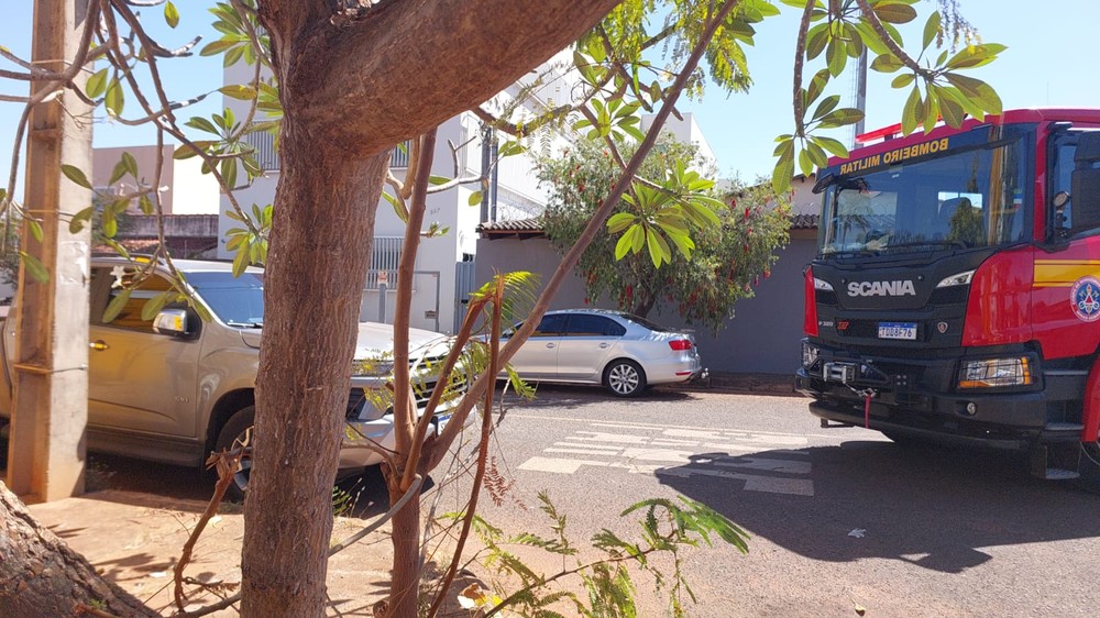 Elevador de carga despenca por dois andares e deixa trabalhadores feridos em Uberlândia