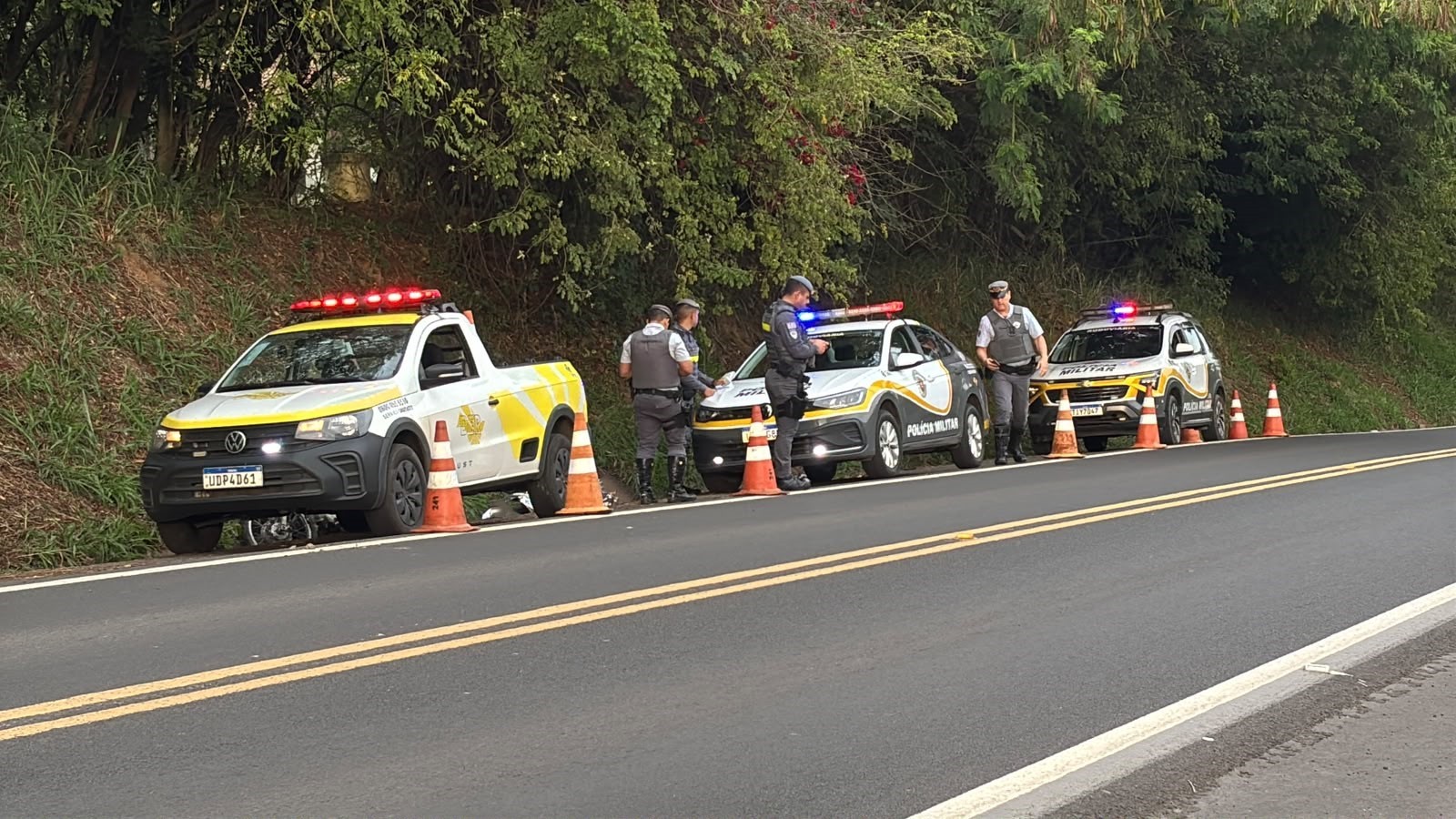 Motociclista é encontrado morto em canaleta de água de chuva na Rodovia Samuel de Castro Neves em Piracicaba 
