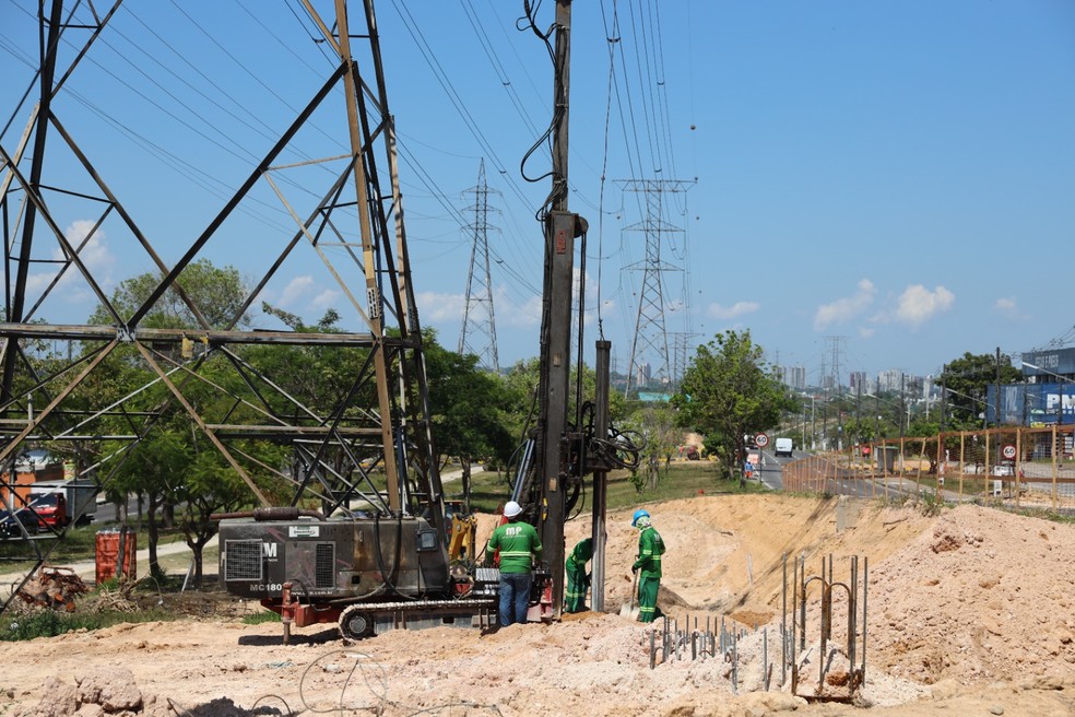 Obra na Avenida das Torres em Manaus — Foto: Márcio Melo/Seminf 