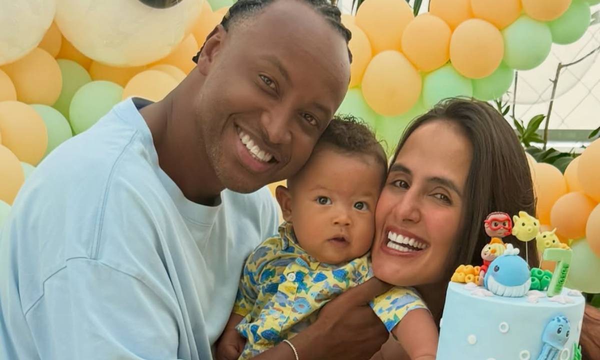 Carol Peixinho e Thiaguinho comemoram sete meses do primeiro filho e encantam fãs: 'Perfeição'