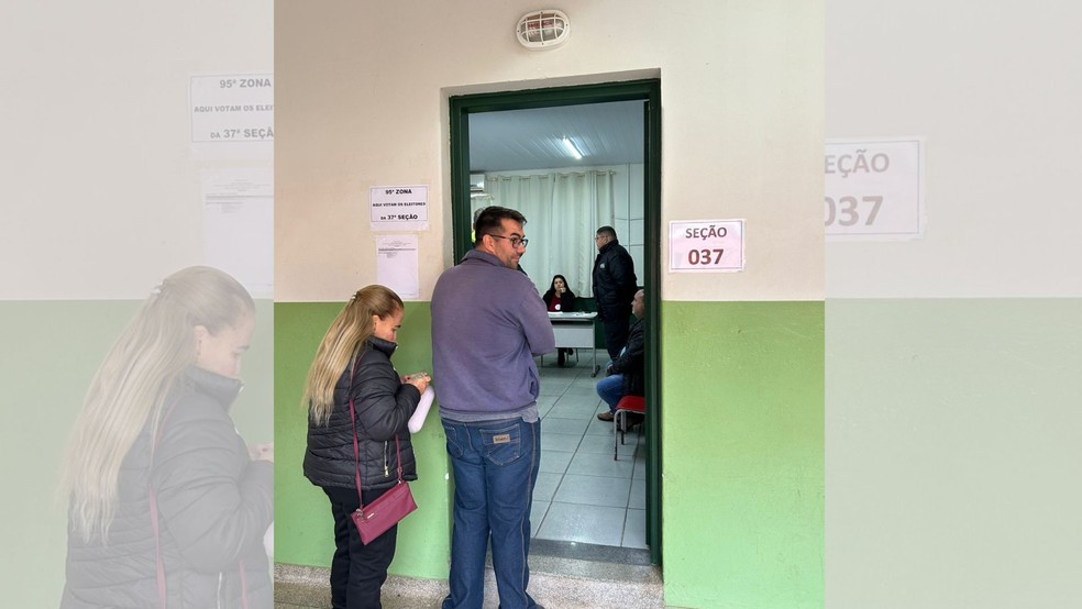 4 de 6
Vota&ccedil;&atilde;o ocorre tranquilamente nesta manh&atilde; em Regin&oacute;polis &mdash; Foto: Anderson Camargo/ TV TEM
