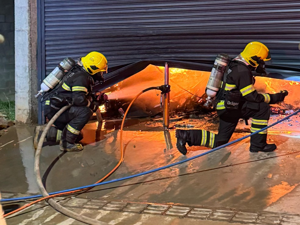O fogo foi controlado e ninguém se feriu. — Foto: Reprodução