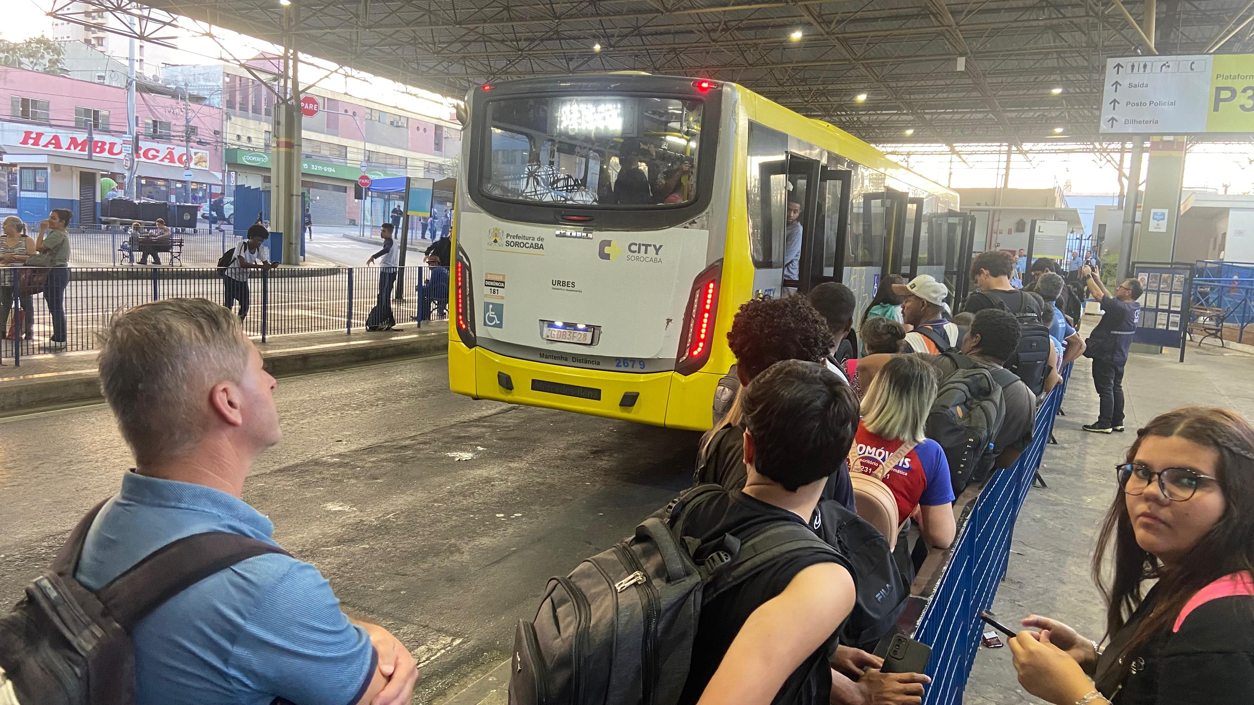 Paralisação no transporte público causa filas nos terminais de ônibus de Sorocaba nesta quinta-feira