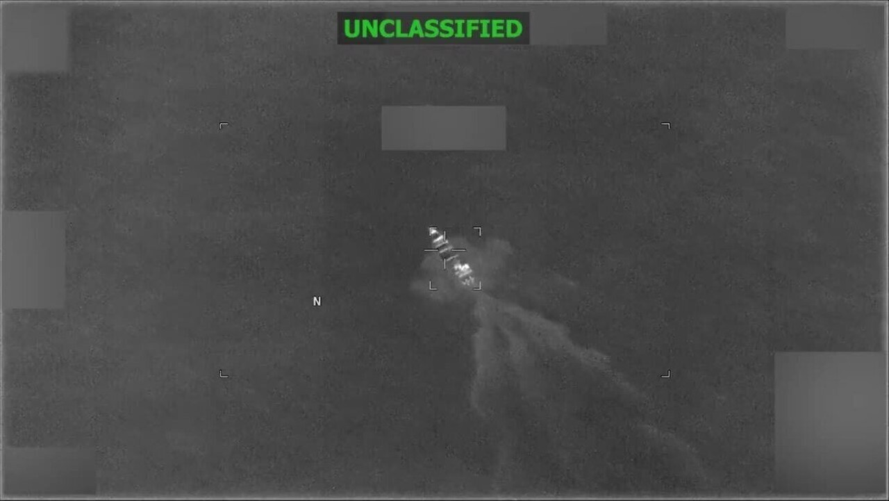 Forças dos EUA atacam embarcação no Caribe e matam dois homens sob acusação de tráfico de drogas; seis tripulantes sobrevivem