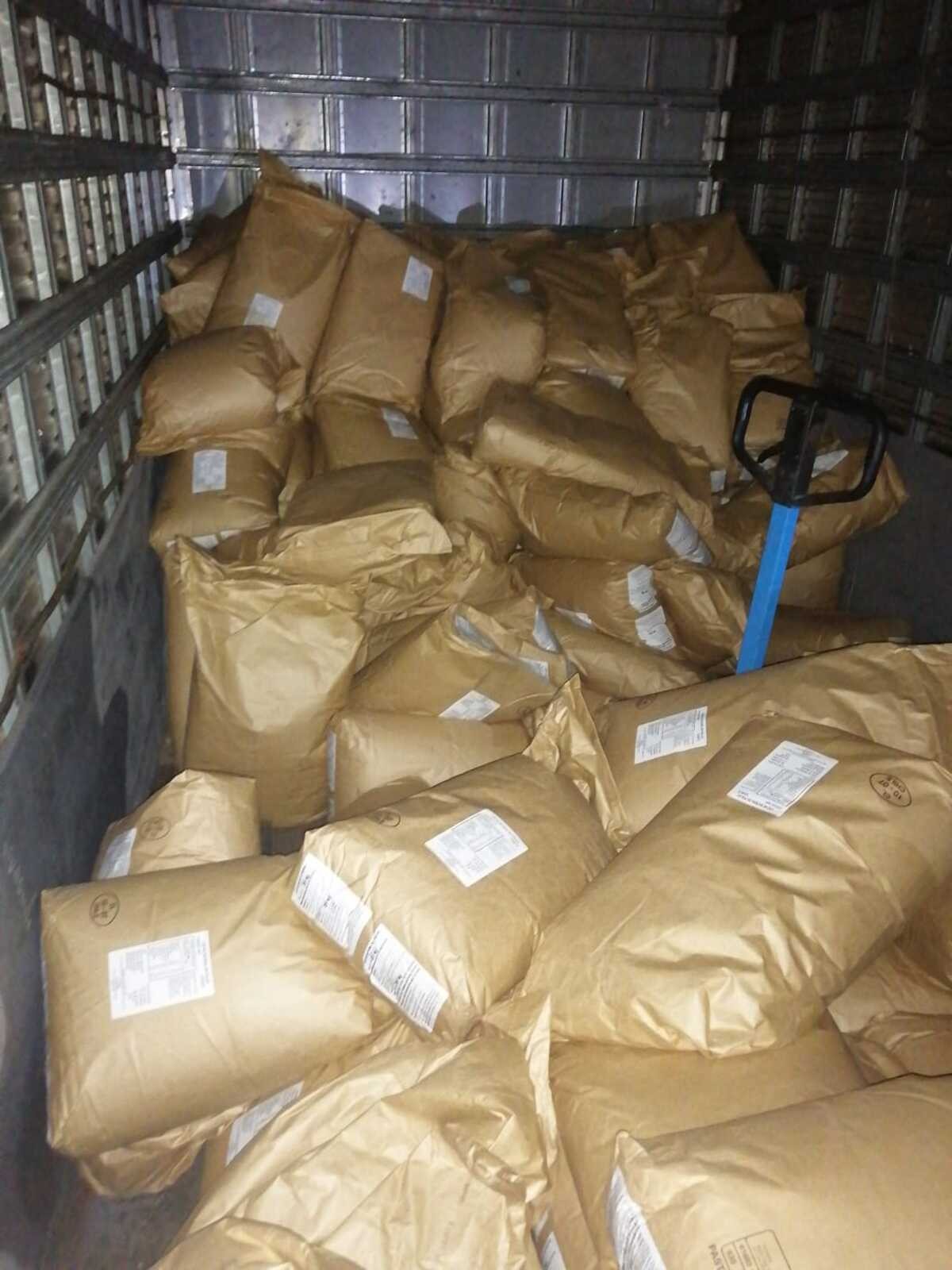 Caminhão com 24 toneladas de leite em pó é recuperado pela PM em Itaquaquecetuba  