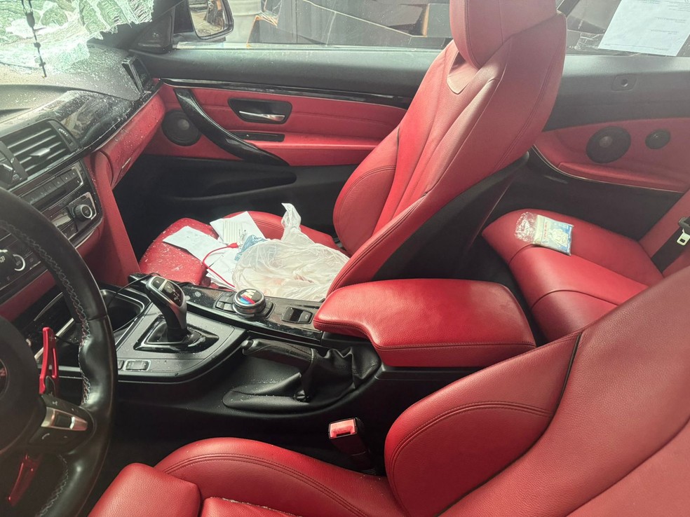 BMW do influenciador Vitor Vieira Belarmino, que atropelou o fisioterapeuta Fábio Toshiro Kikuda no dia do casamento — Foto: Rafael Nascimento / g1