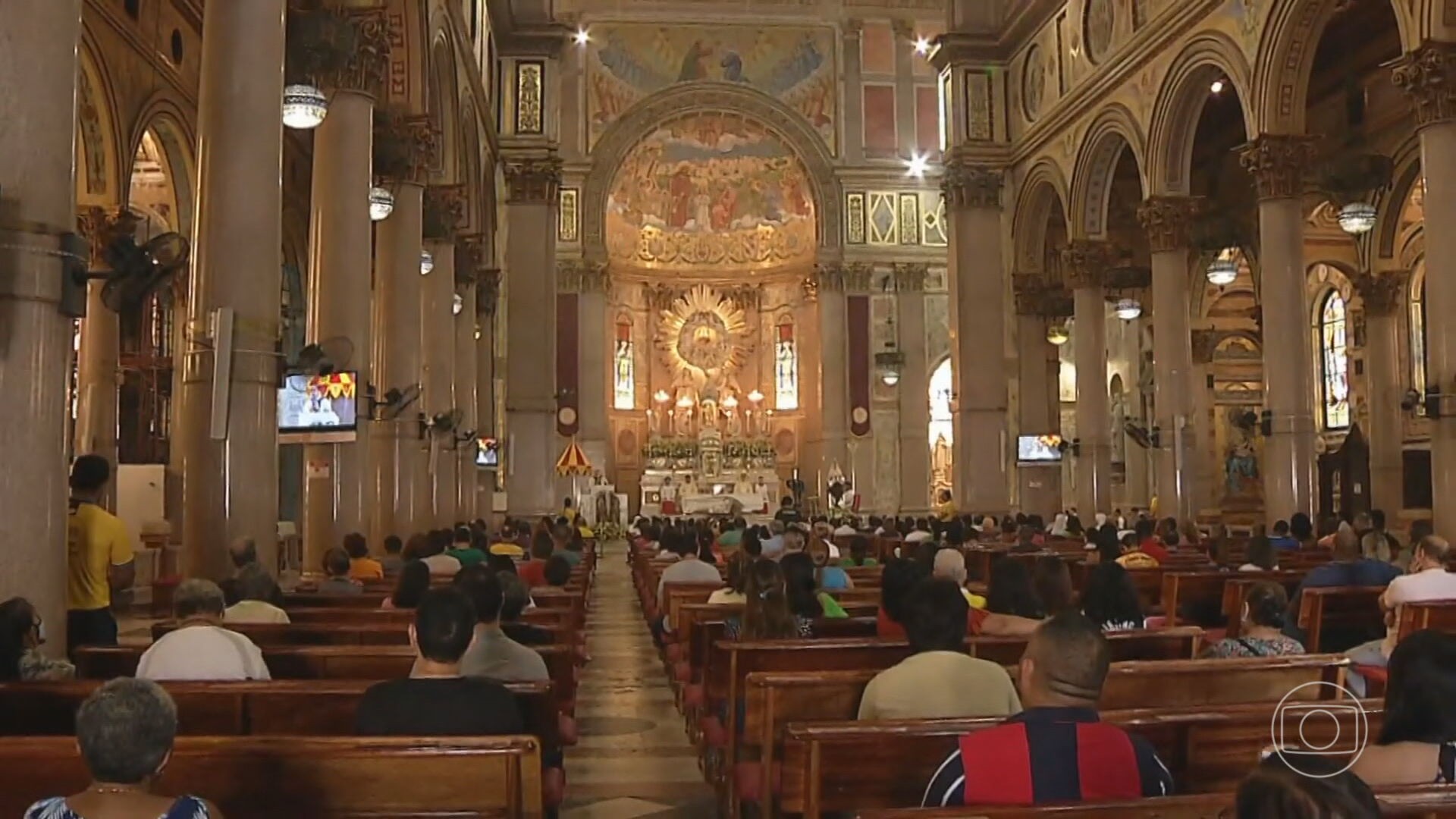 Círio e COP 30: Basílica de Nazaré terá missas em Inglês, Espanhol, Francês e Libras em Belém