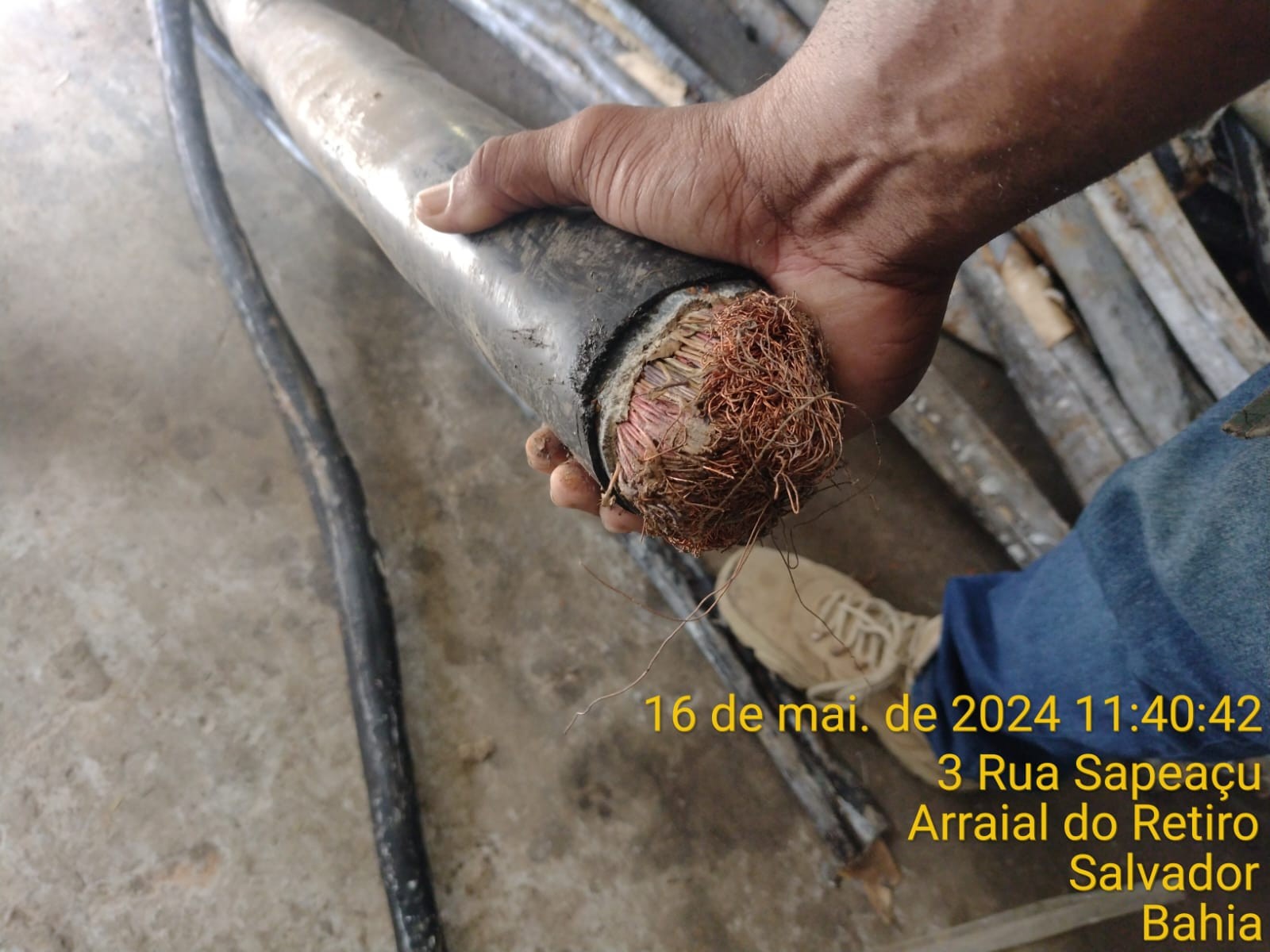 Aproximadamente 11 toneladas de fios e cabos de telefonia roubados são apreendidos em Salvador